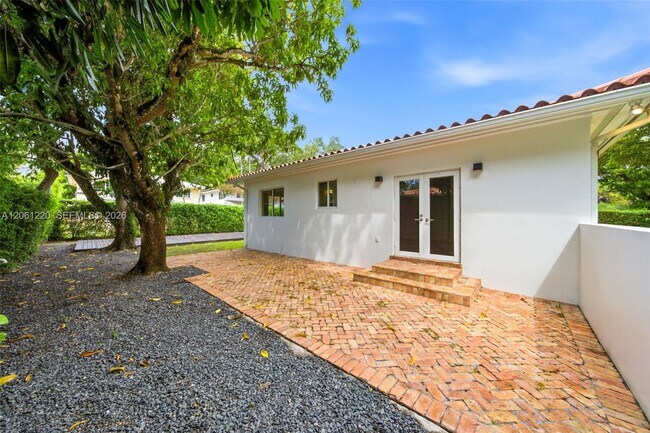 Building Photo - 5510 Orduna Dr