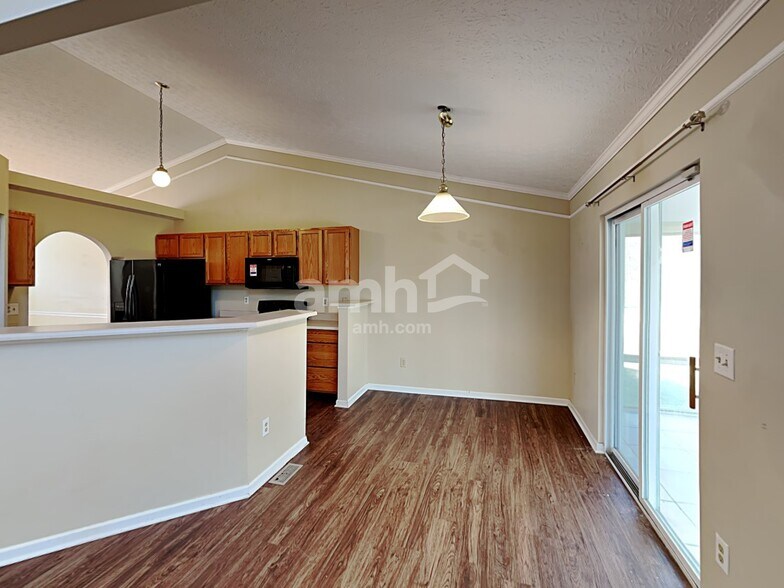 Building Photo - 4870 Bixby Ridge Dr E