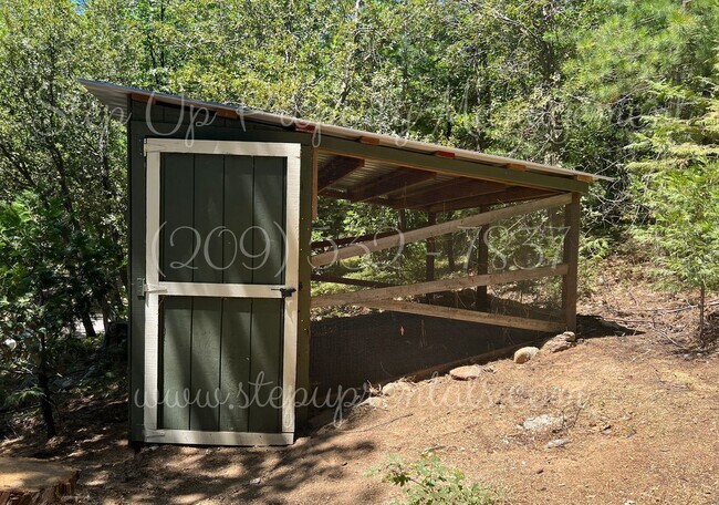 Building Photo - Modern Mountain Living: 3-Bedroom Home wit...