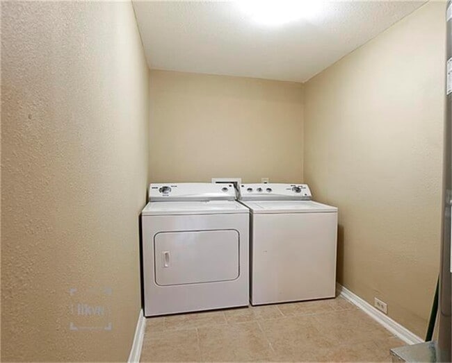 Building Photo - 3216 Avenue I