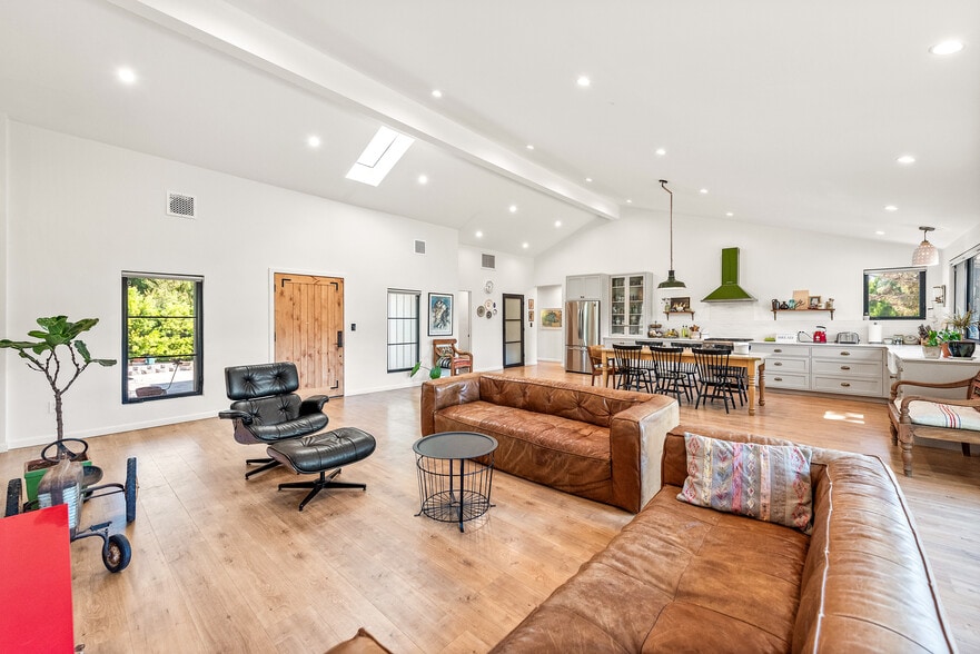 Building Photo - 2474 Barbara Dr