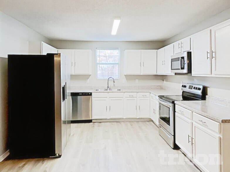 Building Photo - 2904 Crimson Clover Dr