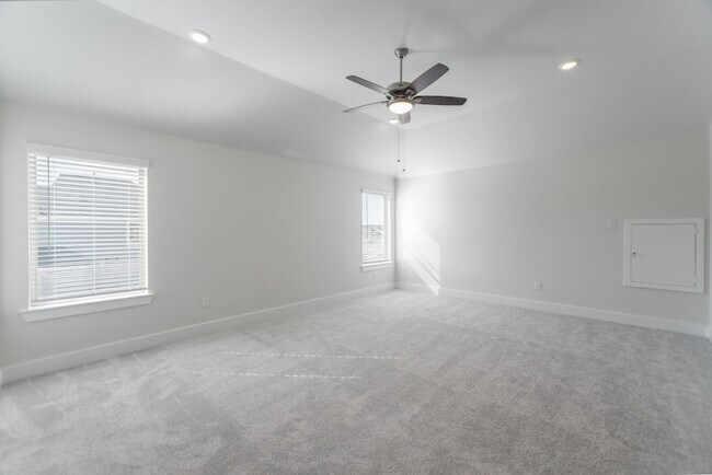 Building Photo - 10627 Whitejacket