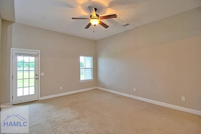 Building Photo - 582 Burke Dr