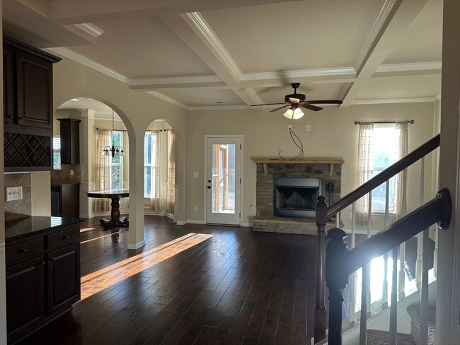 Building Photo - 549 W Holloway Dr