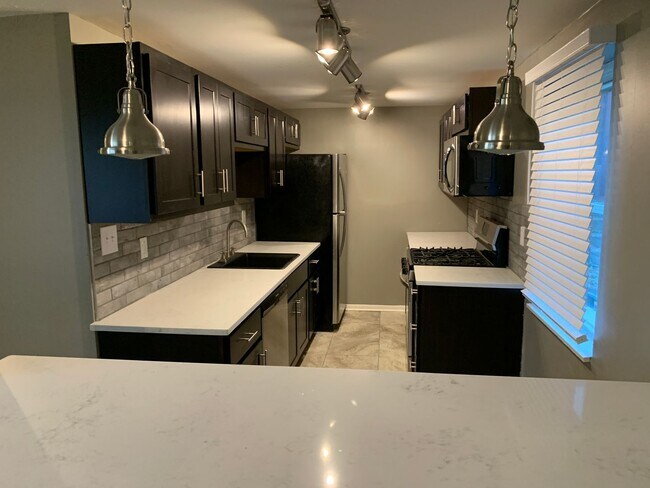 Building Photo - 2630 Edwards Wy