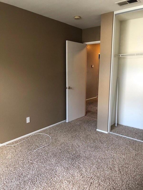 Building Photo - 14525 Saddlepeak Ct