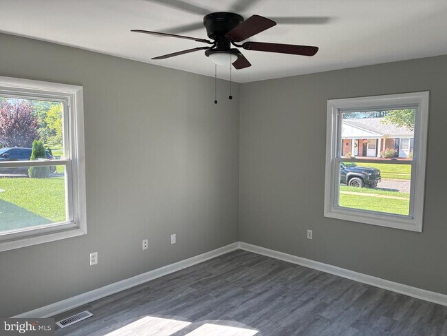 Building Photo - 18 Glover Ln