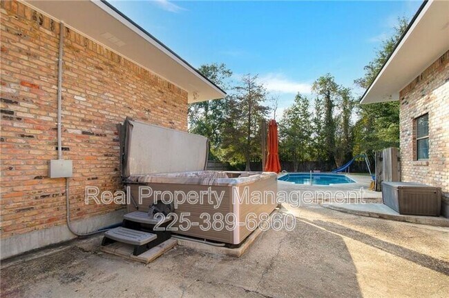 Building Photo - 25491 Plantation Ave