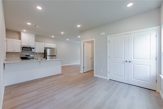 Building Photo - 1408 SW Casuarina Dr