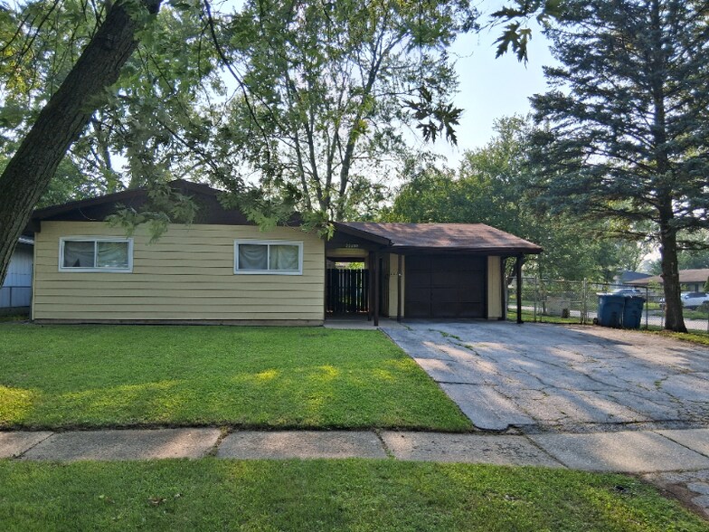 Primary Photo - 22332 Clyde Ave