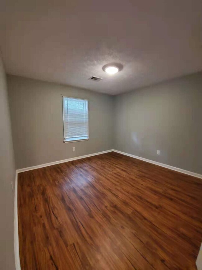 Building Photo - 2880 Highpoint Rd