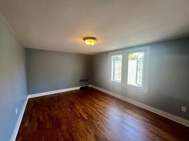 Building Photo - PENDING APPLICATION; Charming 4BD Olympia ...