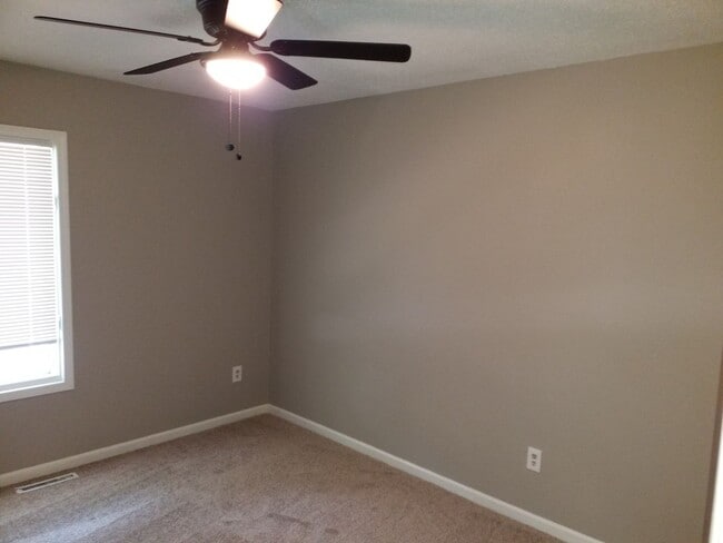 Building Photo - Coming Soon – Beautifully Renovated 4-Bedroom Home in Blue Springs!