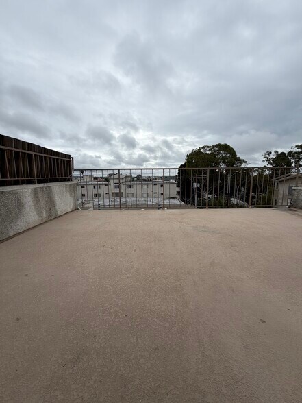 Building Photo - 1409 S Saltair Ave