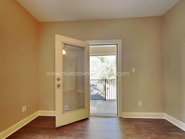 Building Photo - 5019 Mission Ave