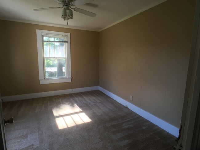 Building Photo - 1705 23rd Ave E