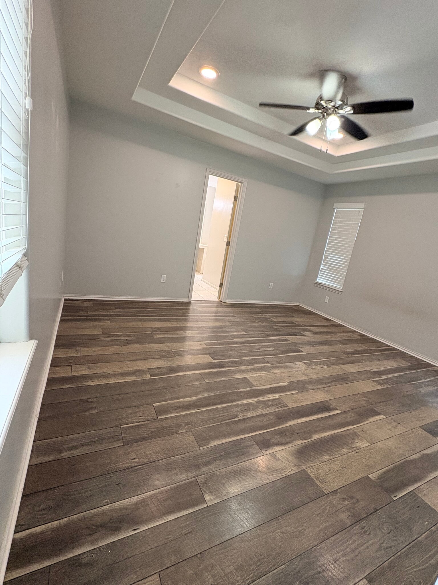 Master bedroom - 2921 W Iris Ave