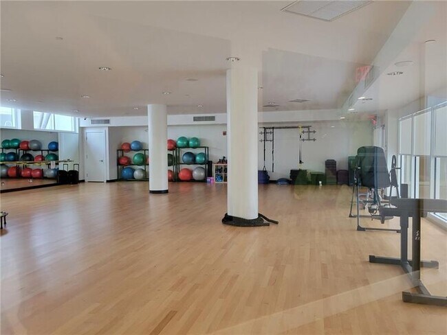 Building Photo - 20281 E Country Club Dr