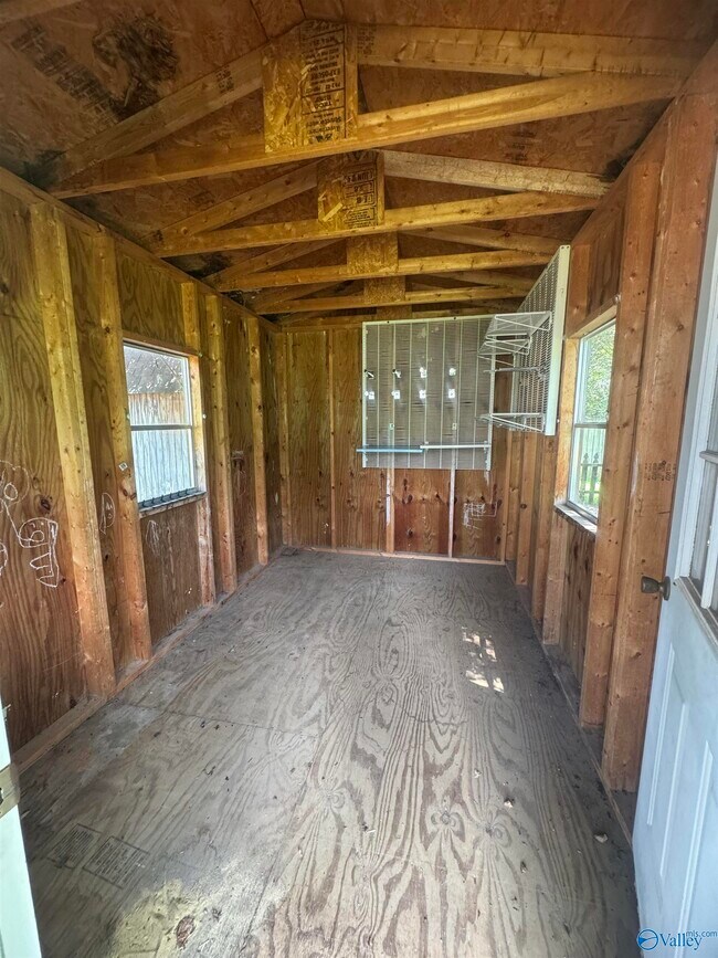 Building Photo - 915 Highland Dr