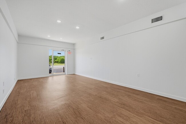 Building Photo - 2531 W Morton St