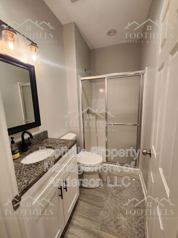 Building Photo - 214 N Main St