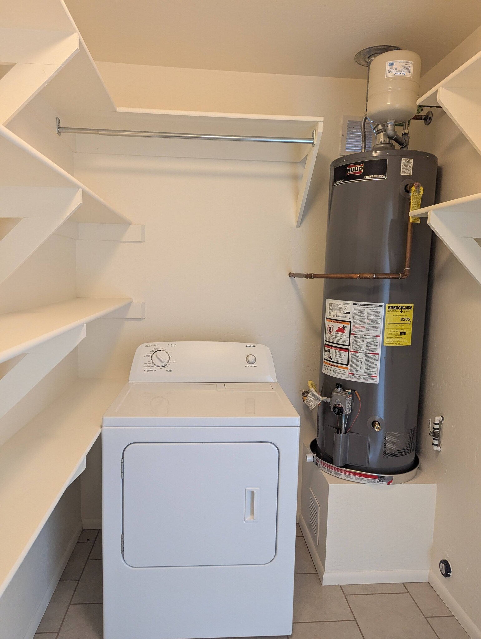 Building Photo - 354 W Hollamon St