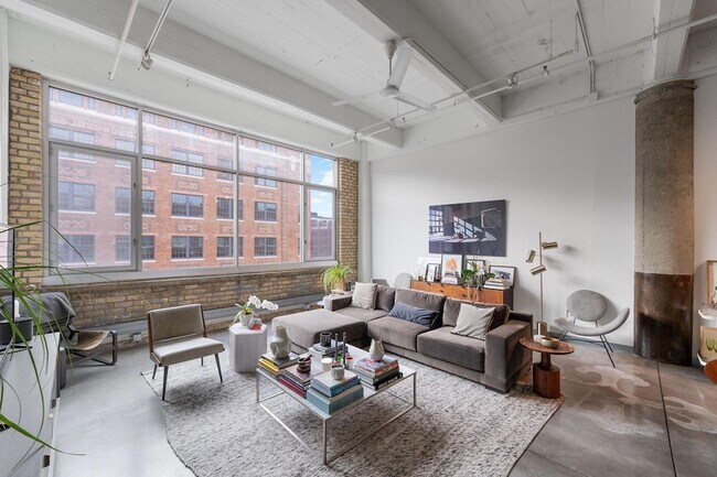 Building Photo - 700 N Washington Ave