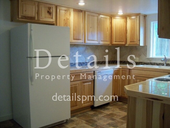 Building Photo - COMING SOON: Charming Silverdale 3 Bedroom Home with Privacy!