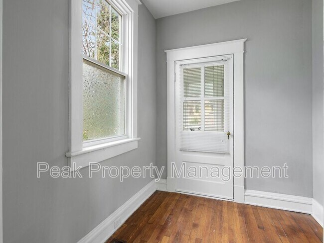 Building Photo - 728 Arnold Ave