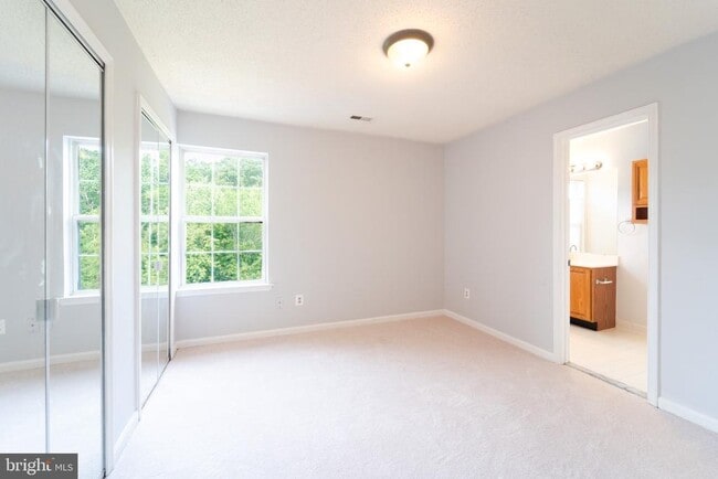 Building Photo - 413 Lakeview Ct
