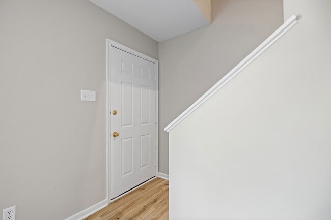 Building Photo - Completely Renovated 4 Bedroom/2 Bath Property off of Staples Mill Rd.! ****Available Beginning o...