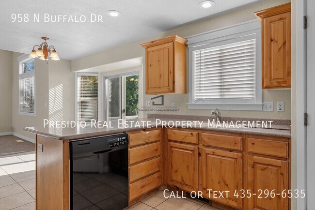 Building Photo - 958 N Buffalo Dr