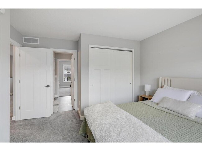 Building Photo - 6332 Apple Ct