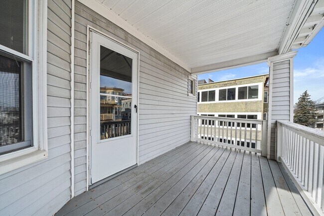 Building Photo - 89 Train St