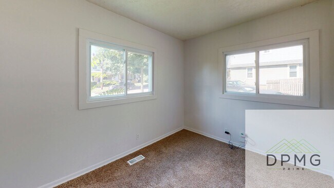 Building Photo - 317 E Hillsdale St