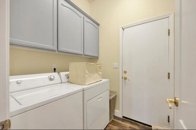 Building Photo - 2083 Renpoint Way