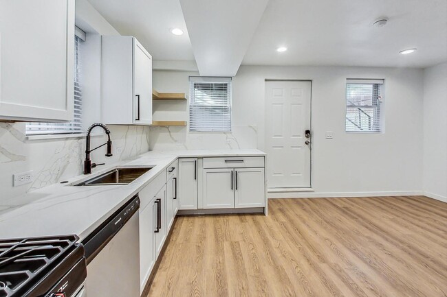 Building Photo - 2002 W Coulter St