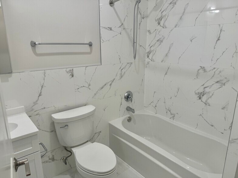 Building Photo - 2009 Benning Rd NE