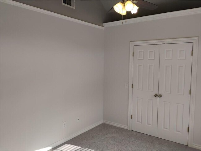Building Photo - 320 Jack Perry Dr