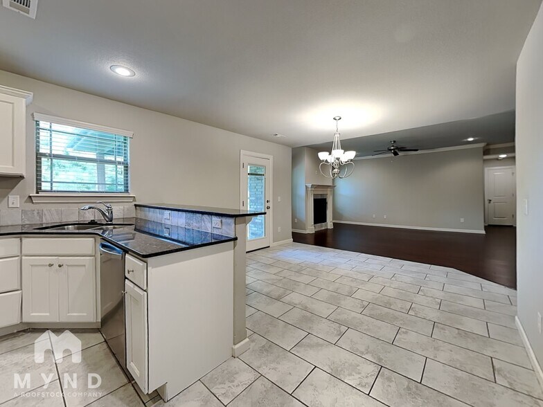 Building Photo - 2150 Hunter Dr