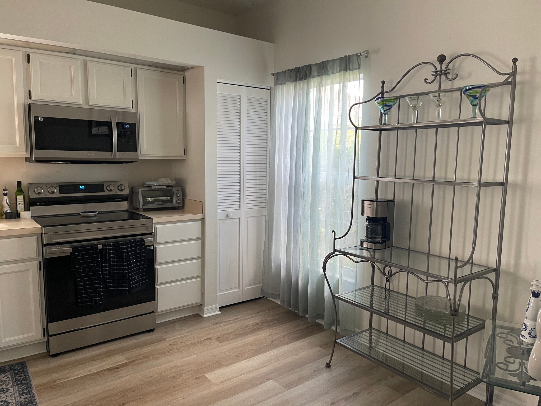 Building Photo - 5669 Parkview Lake Dr