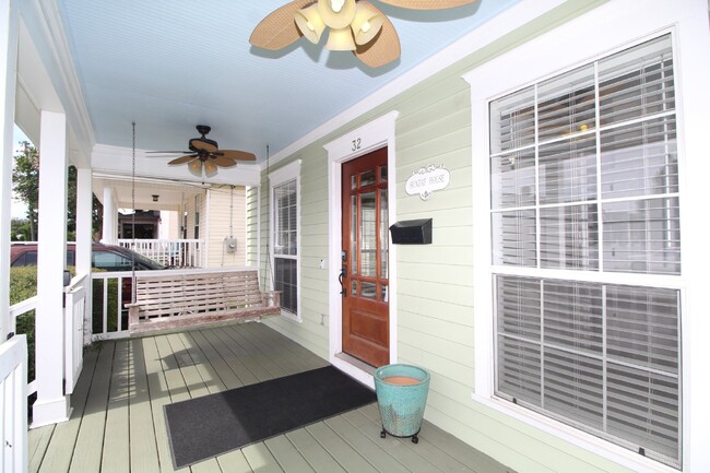 Building Photo - Charming Downtown 2BR/1BA Cottage – Hardwood Floors, Granite Kitchen, Front Porch, Fenced Backyar...