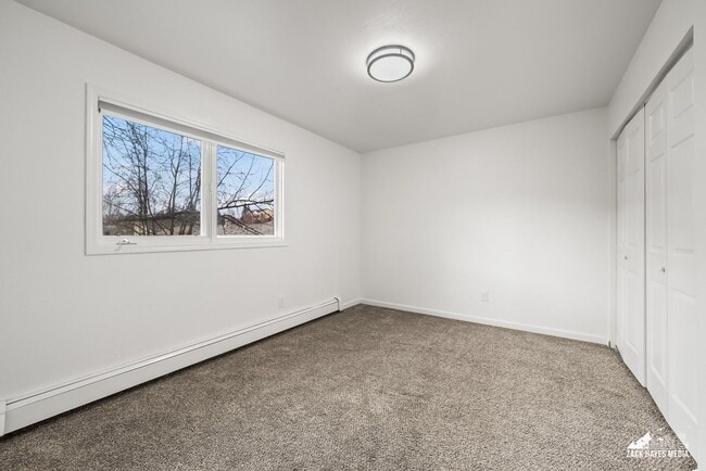 Building Photo - 6627 Zurich St