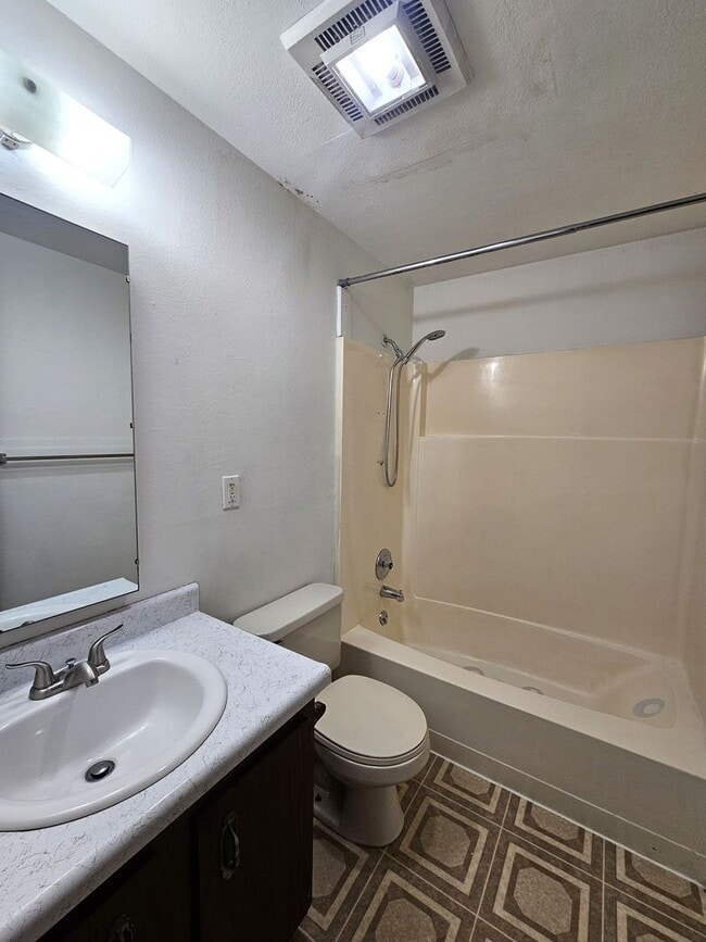 Building Photo - 1828 S McKinley St