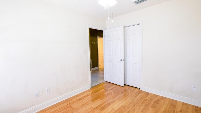 Building Photo - 3292 Emerson Ln