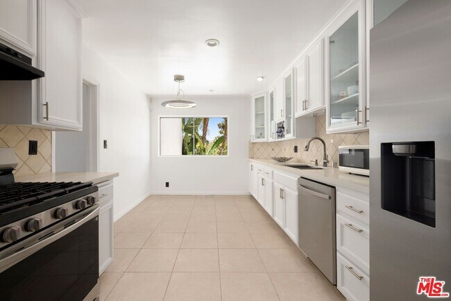 Building Photo - 9536 Cresta Dr