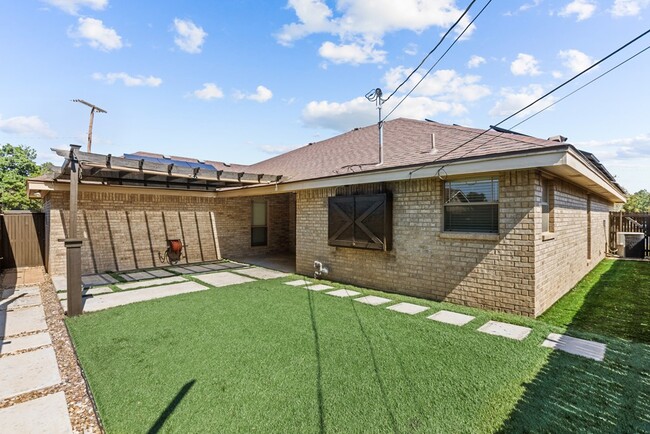 Building Photo - 4900 Rio Grande Ave