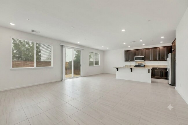 Building Photo - 5029 Copper Sunset Way