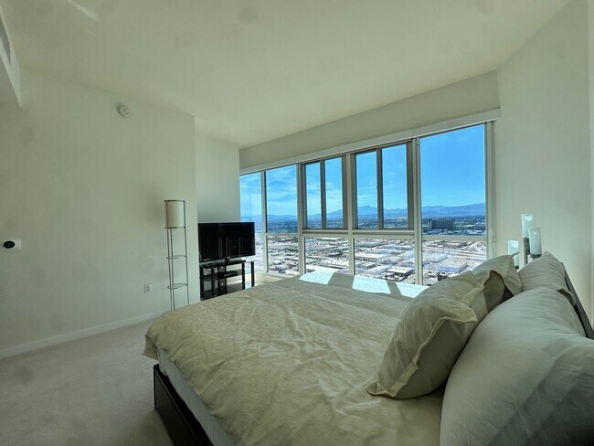 Building Photo - 4525 Dean Martin Dr